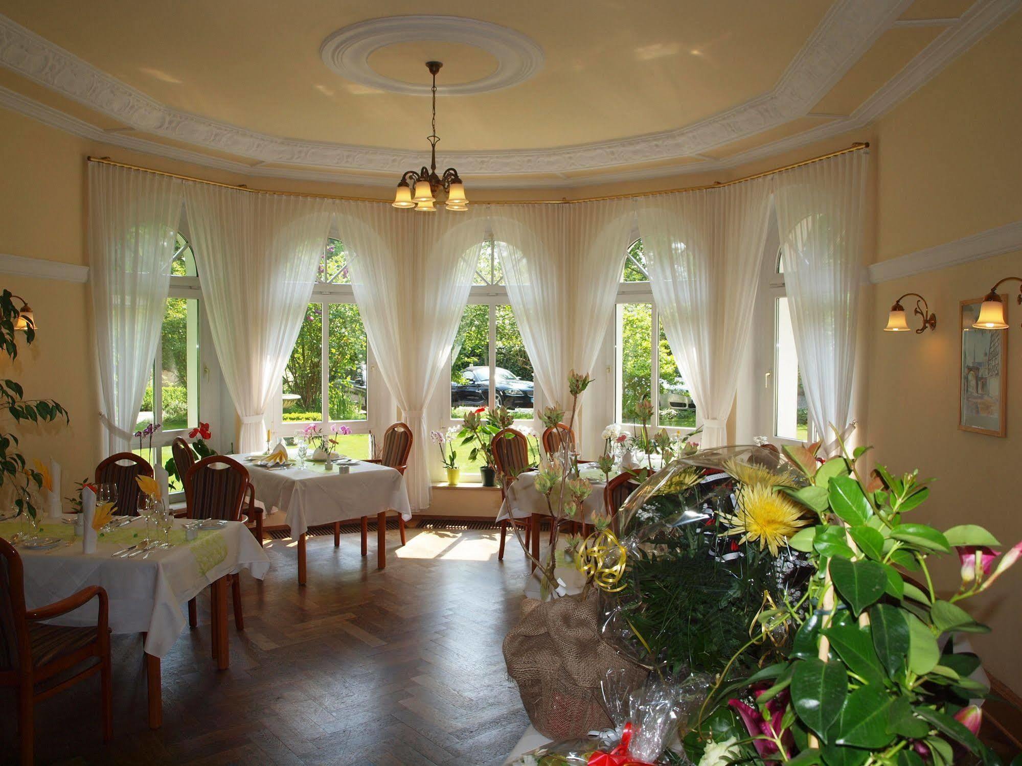 Hotel & Restaurant Bellevue Schmoelln Экстерьер фото