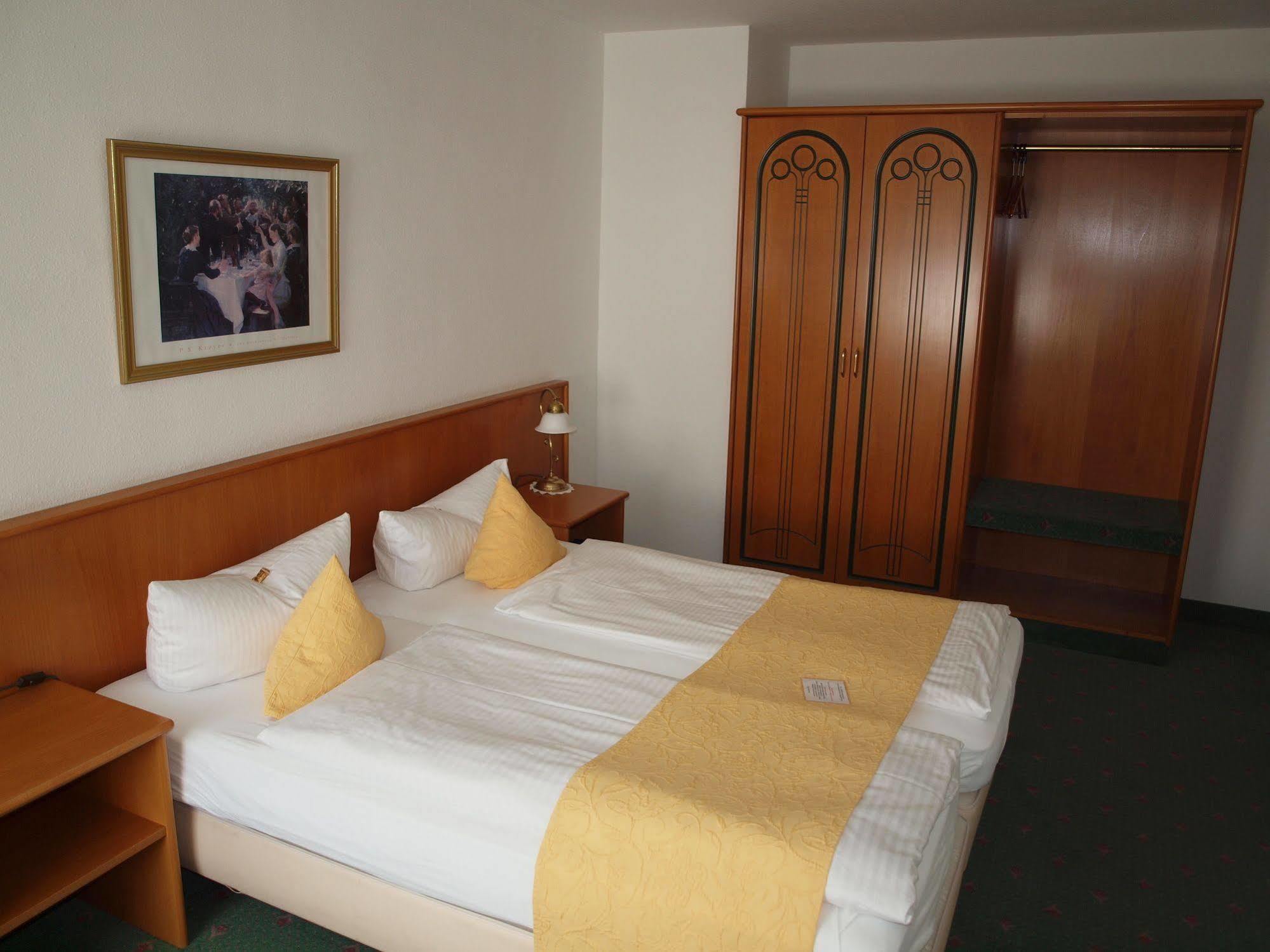 Hotel & Restaurant Bellevue Schmoelln Экстерьер фото